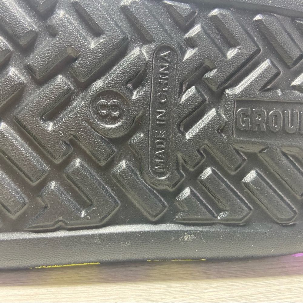 Sponge Bob Square Pants Mans Sz 8 Flip Flops / Slides NWT - Picture 2 of 7